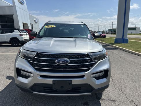 Used 2023 Ford Explorer XLT w/ Equipment Group 202A AWD/4WD image 10