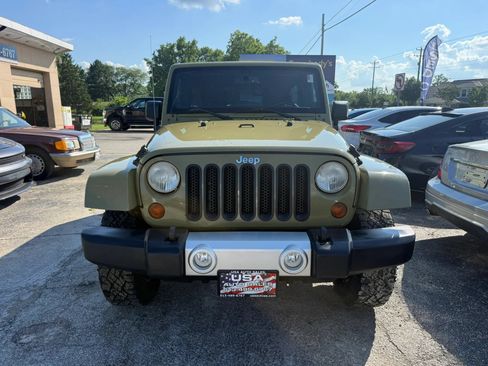 Used 2013 Jeep Wrangler Unlimited Sahara w/ Dual Top Group AWD/4WD image 9