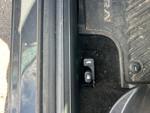 Used 2025 Hyundai Elantra Sport image 14