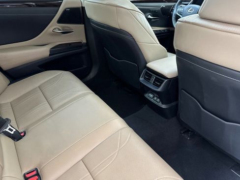 Used 2019 Lexus ES 300h image 31