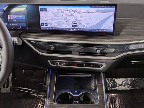 Used 2024 BMW X7 xDrive40i w/ M Sport Package AWD/4WD image 39