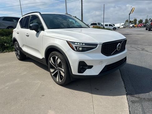 Certified 2024 Volvo XC40 B5 Ultimate w/ Protection Package Premier AWD/4WD image 3
