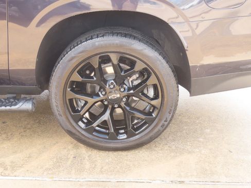 Used 2024 Chevrolet Suburban Z71 w/ Luxury Package AWD/4WD image 18