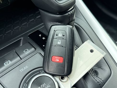 Used 2025 Toyota RAV4 XLE AWD/4WD image 23