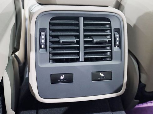 Used 2020 Porsche Taycan Turbo image 31