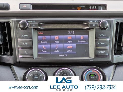 Used 2018 Toyota RAV4 LE FWD image 16