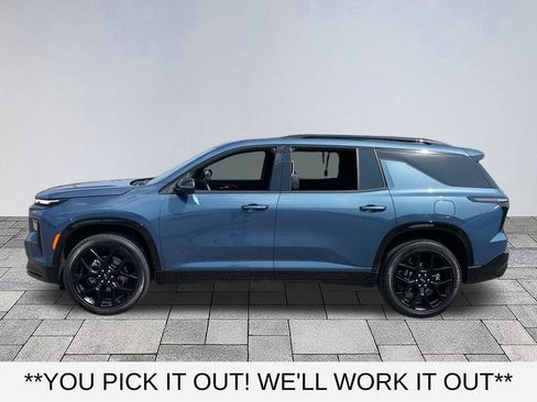 Used 2025 Chevrolet Traverse RS FWD image 4