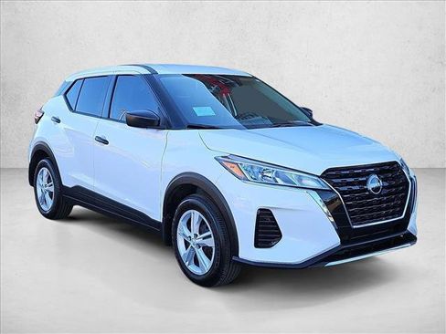 Used 2024 Nissan Kicks S image 3