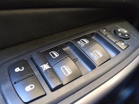 Used 2019 Jeep Cherokee Limited AWD/4WD image 27