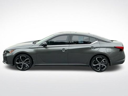 Used 2024 Nissan Altima 2.5 SR w/ SR Premium Package FWD image 3