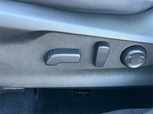 Used 2022 Subaru Forester Limited image 32