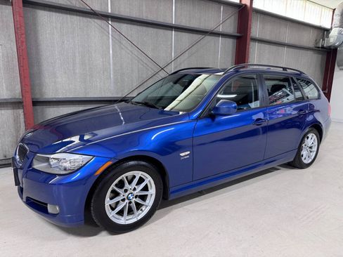 Used 2010 BMW 328i xDrive Wagon AWD/4WD image 3