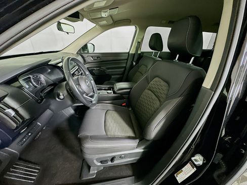 Used 2024 Nissan Pathfinder SV image 13
