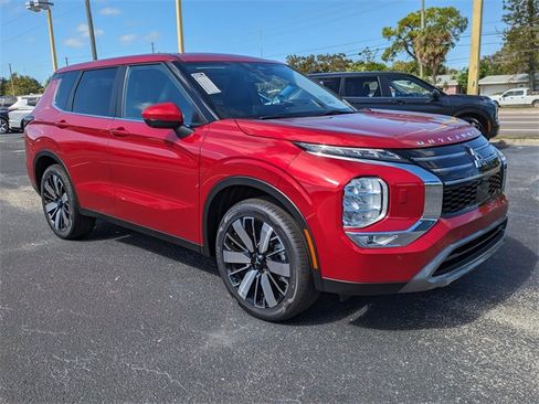 New 2025 Mitsubishi Outlander SE image 3