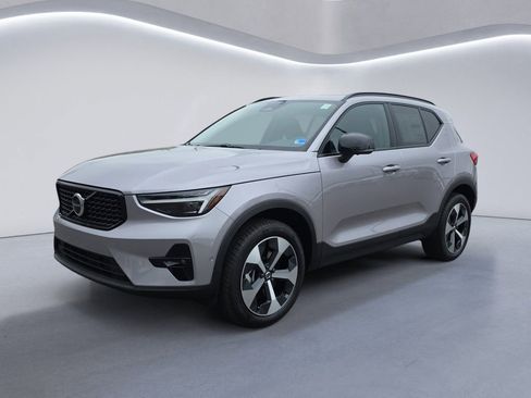 New 2026 Volvo XC40 B5 Plus w/ Climate Package AWD/4WD image 7
