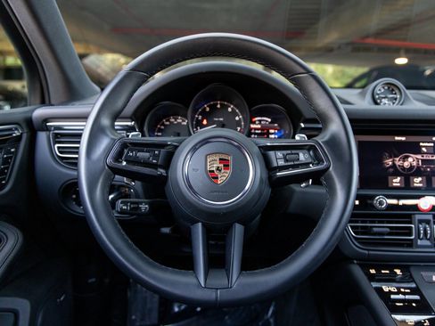 Certified 2024 Porsche Macan image 29