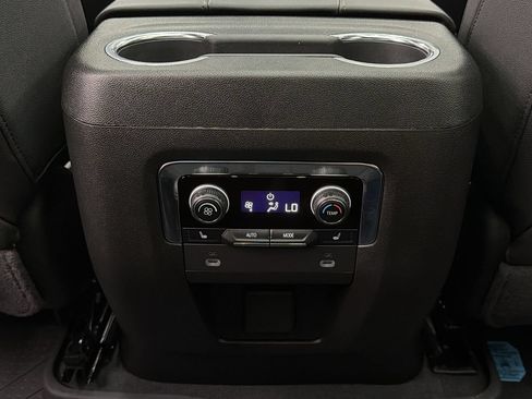 Used 2024 Chevrolet Suburban High Country AWD/4WD image 36