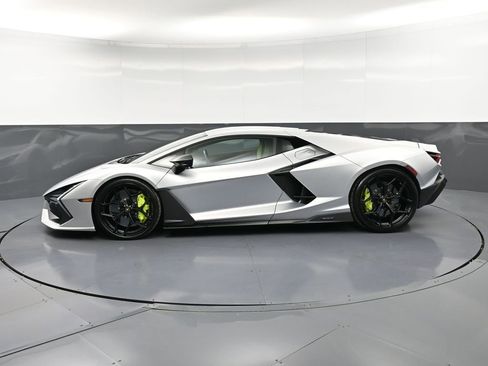 Used 2024 Lamborghini Revuelto AWD/4WD image 2