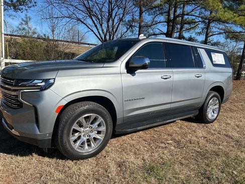 Used 2023 Chevrolet Suburban Premier w/ Advanced Technology Package image 4