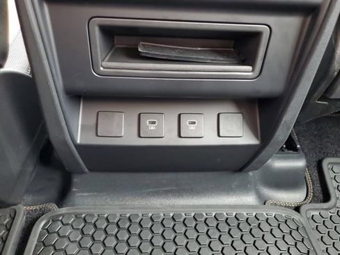 Used 2023 Land Rover Defender 110 X-Dynamic SE AWD/4WD image 24