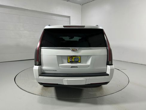 Used 2020 Cadillac Escalade ESV Premium Luxury image 35