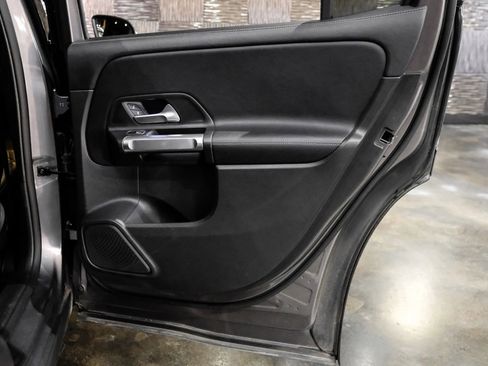 Used 2022 Mercedes-Benz GLB 250 w/ Premium Package Lite image 51