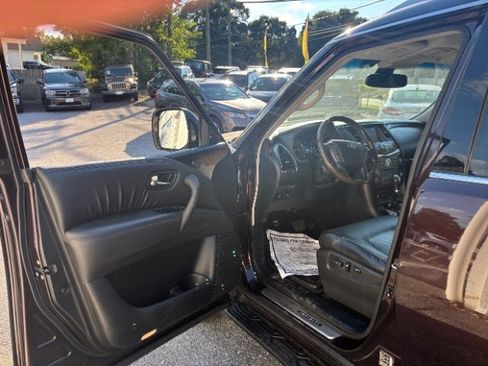 Used 2012 INFINITI QX56 4WD w/ Deluxe Touring Pkg image 10