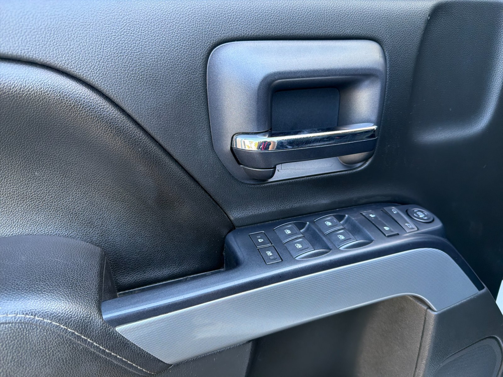Used 2017 Chevrolet Silverado 1500 LT w/ All Star Edition AWD/4WD image 11