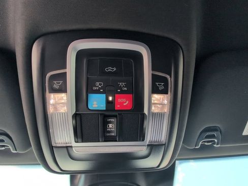 Used 2025 RAM 3500 Laramie AWD/4WD image 21