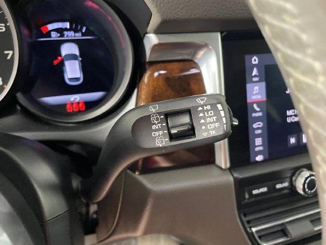 Used 2021 Porsche Macan AWD/4WD image 11