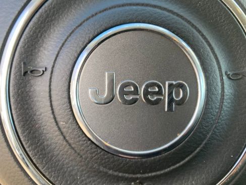 Used 2018 Jeep Compass Latitude AWD/4WD image 26