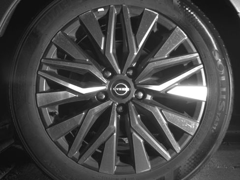 Used 2025 Nissan Altima 2.5 SV FWD image 14