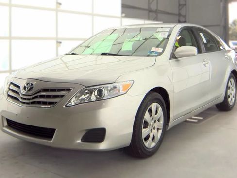 Used 2010 Toyota Camry LE FWD image 1