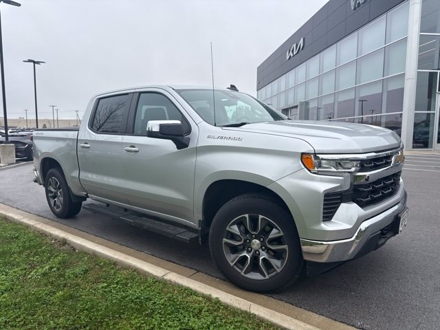 Used 2022 Chevrolet Silverado 1500 LT AWD/4WD image 2