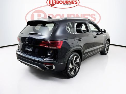 Used 2023 Volkswagen Taos SE w/ Panoramic Sunroof Package AWD/4WD image 11