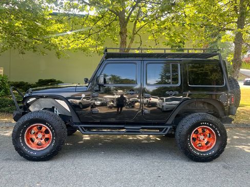 Used 2015 Jeep Wrangler Unlimited Sahara AWD/4WD image 2