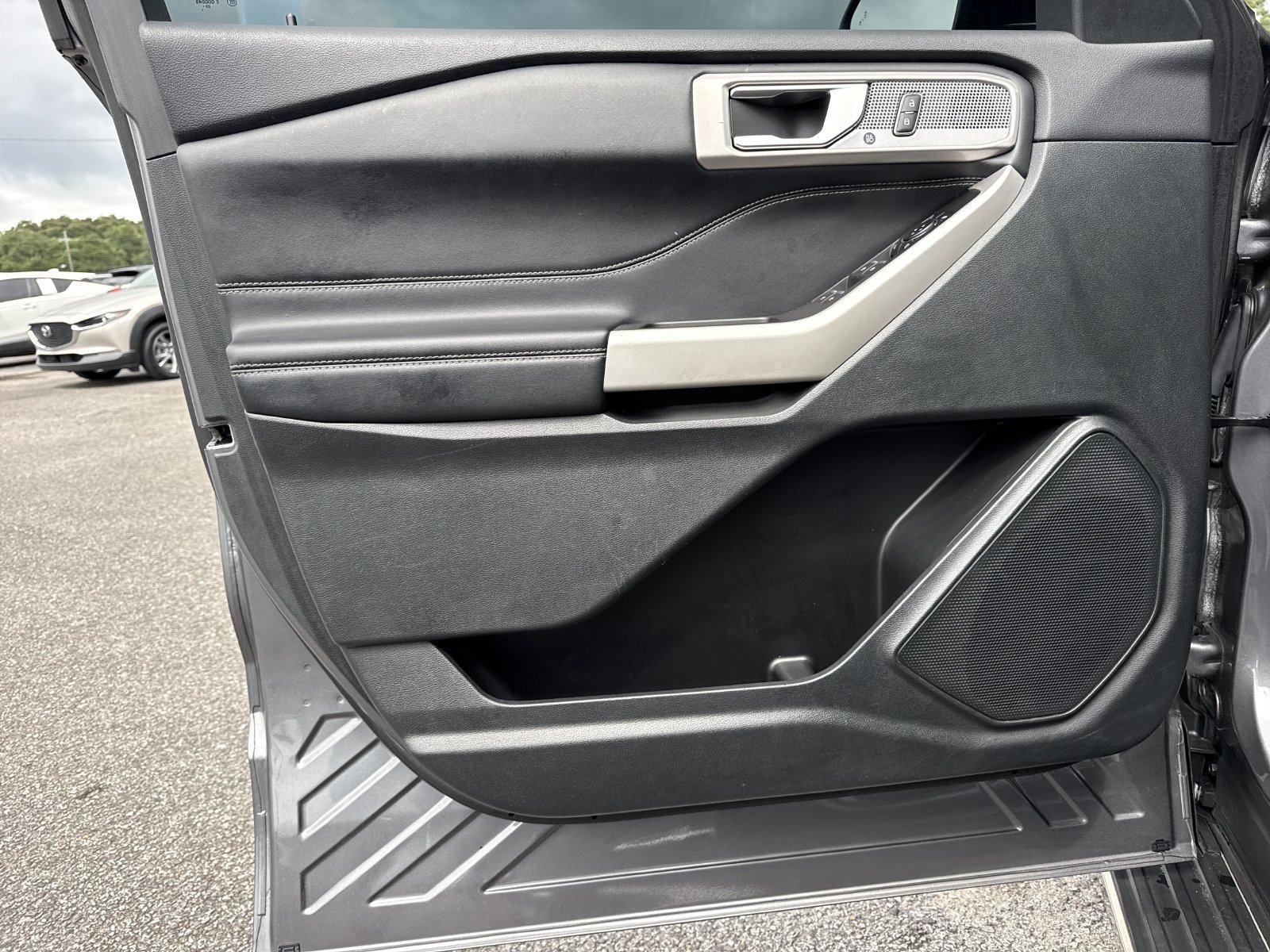 Used 2024 Ford Explorer Limited RWD image 16