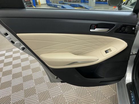 Used 2019 Toyota Avalon Limited w/ Advanced Safety Package image 20