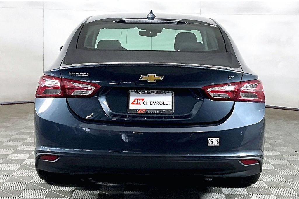 Used 2021 Chevrolet Malibu LT FWD image 3