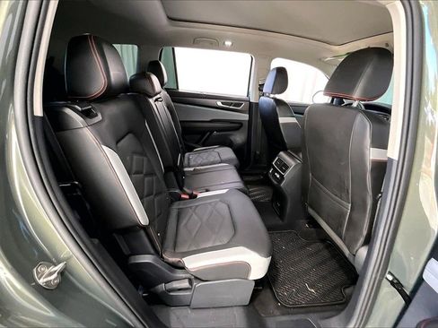 Used 2024 Volkswagen Atlas Peak Edition SE image 25