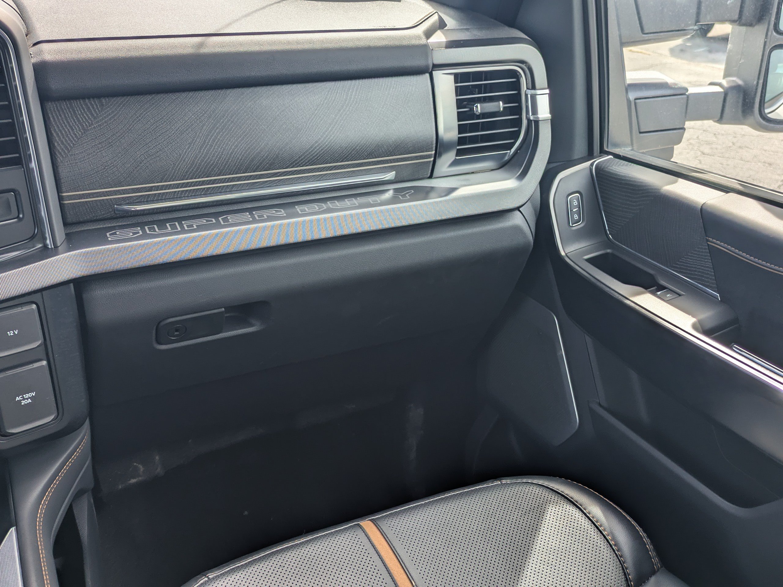 Used 2023 Ford F250 Platinum AWD/4WD image 17