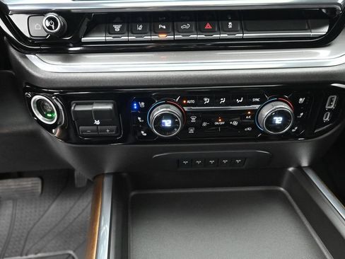 Used 2024 Chevrolet Silverado 2500 High Country w/ High Country Premium Package AWD/4WD image 22