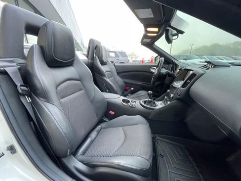 Used 2017 Nissan 370Z Touring Sport RWD image 32