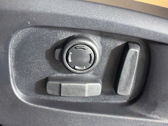 Used 2025 Land Rover Defender 110 X-Dynamic SE AWD/4WD image 23