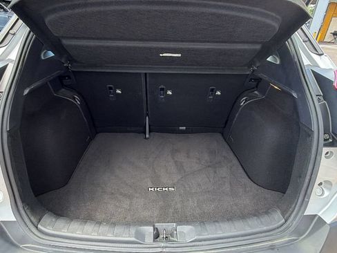 Used 2020 Nissan Kicks SV FWD image 12