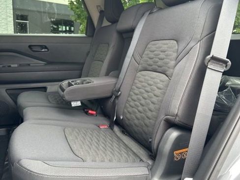 New 2025 Nissan Pathfinder SV w/ Black Appearance Package image 19