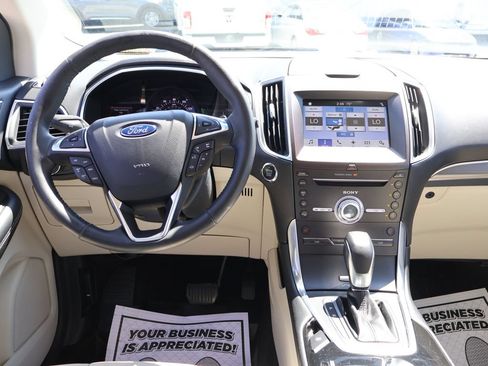 Used 2017 Ford Edge Titanium w/ Technology Package AWD/4WD image 18