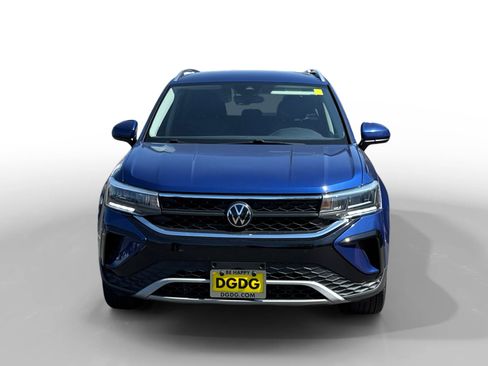 Used 2024 Volkswagen Taos SE image 8