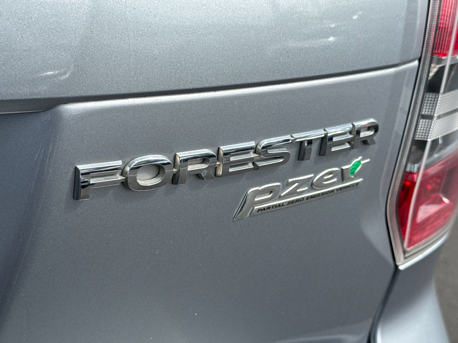 Used 2016 Subaru Forester 2.5i Premium AWD/4WD image 2