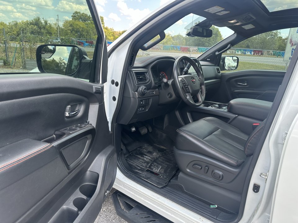 Used 2020 Nissan Titan PRO-4X w/ Pro-4x Convenience Package AWD/4WD image 18